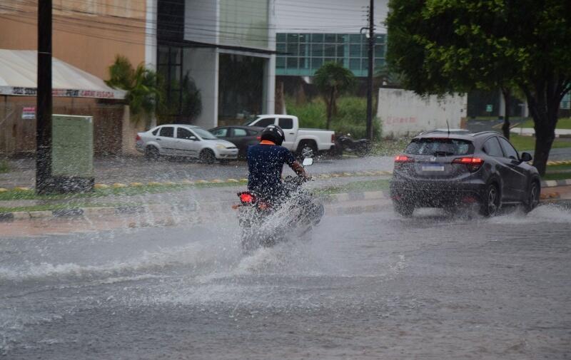 Calor e umidade favorecem chuvas no Norte do país